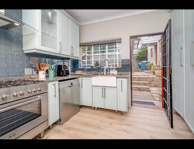 5 BEDROOM HOUSE FOR SALE IN PETERVALE